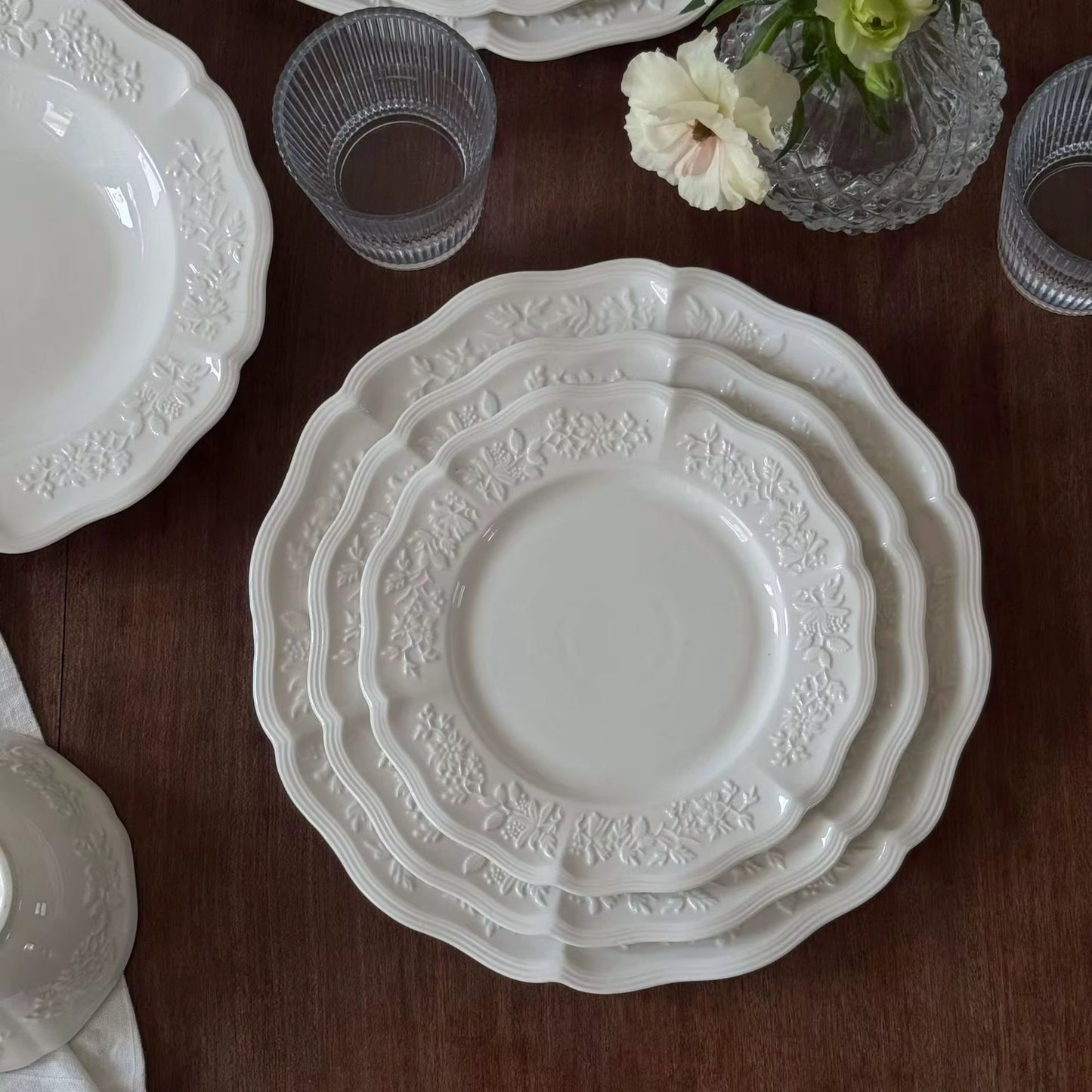 26cm French Embossed White Ceramic Plate Set of 4